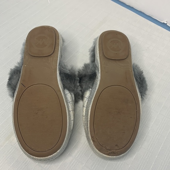 Michael Kors Carter Slipper in silver - Picture 7 of 8